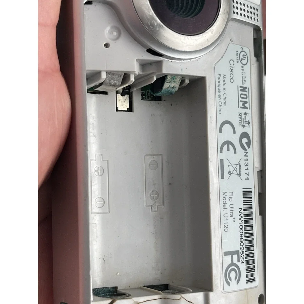 Pure Digital F230W Flip Video White Silver 1.5